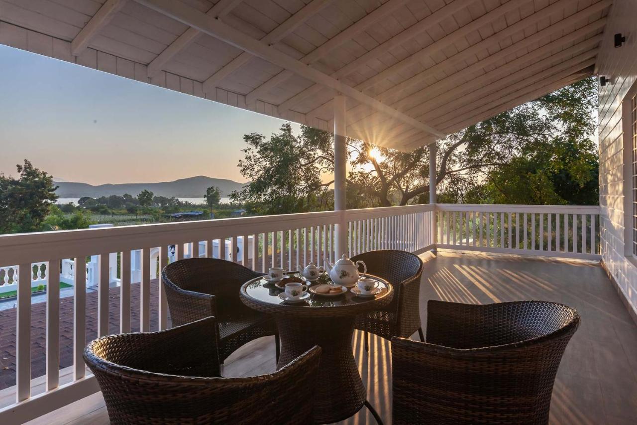 Stayvista's Lake La Vie: Tranquil Lakeside Villa with Pool and Farmland Views Nashik Exterior photo
