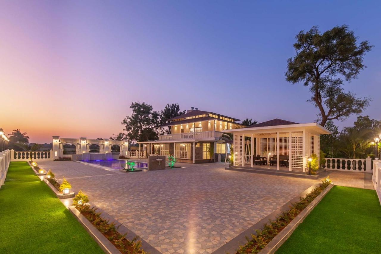 Stayvista's Lake La Vie: Tranquil Lakeside Villa with Pool and Farmland Views Nashik Exterior photo